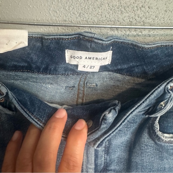Good American Bombshell Short Blue Jeans - Picture 5 of 6